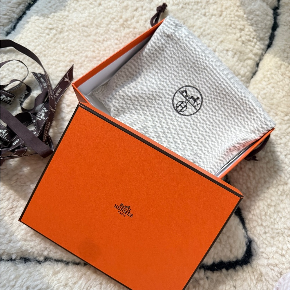 Hermès Vibrant Orange Box with Dust Bag and Shopping Bag